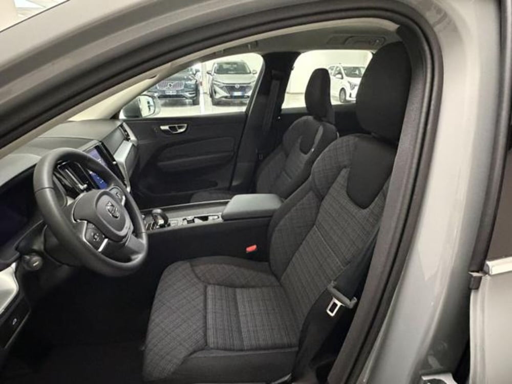 Volvo XC60 nuova a Como (7)