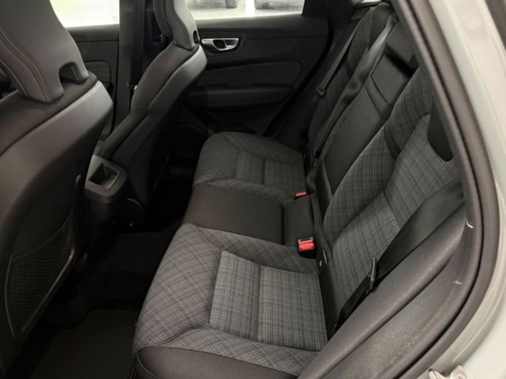 Volvo XC60 nuova a Como (8)