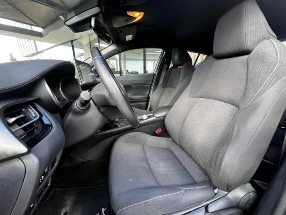 Toyota Toyota C-HR usata a Sassari (10)