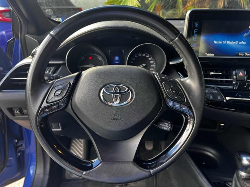 Toyota Toyota C-HR usata a Sassari (11)