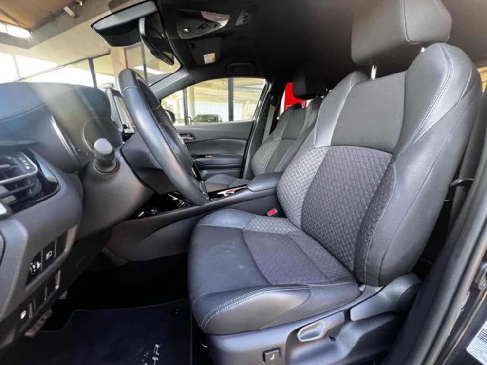 Toyota Toyota C-HR usata a Sassari (10)