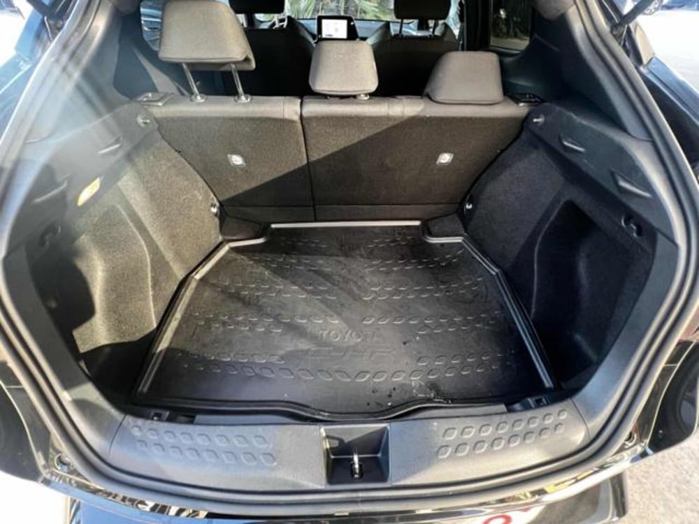 Toyota Toyota C-HR usata a Sassari (16)