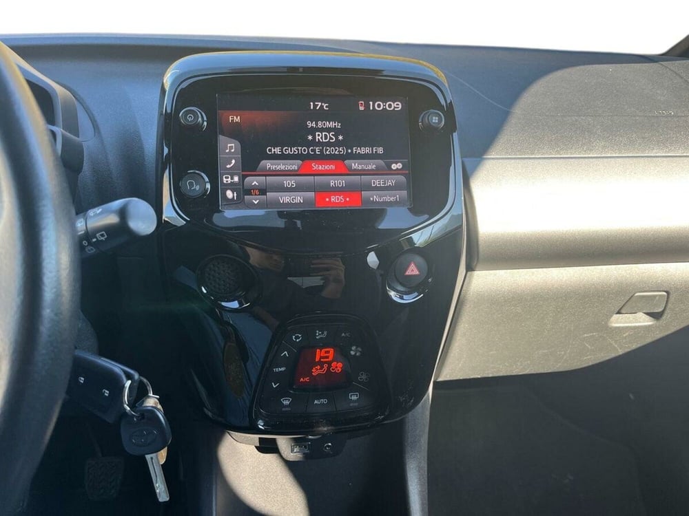 Toyota Aygo usata a Lecco (13)
