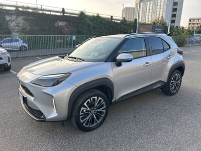 Toyota Yaris Cross Lounge awd-i 130cv e-cvt del 2024 usata a Piacenza