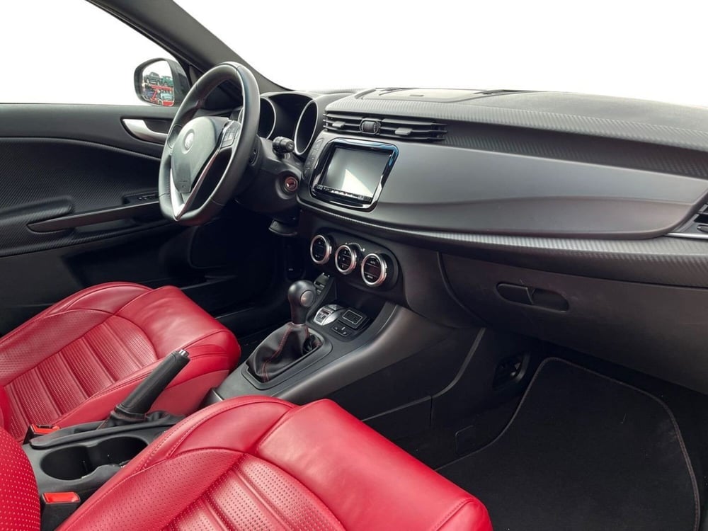 Alfa Romeo Giulietta usata a Taranto (19)