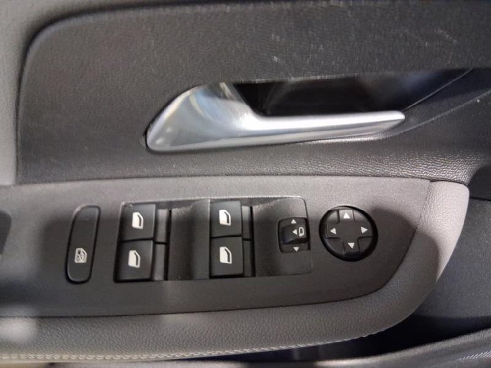Opel Mokka usata a Genova (12)
