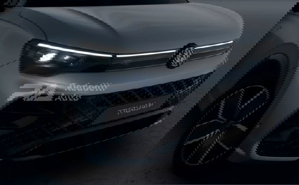 Volkswagen Tiguan nuova a Lecco (4)