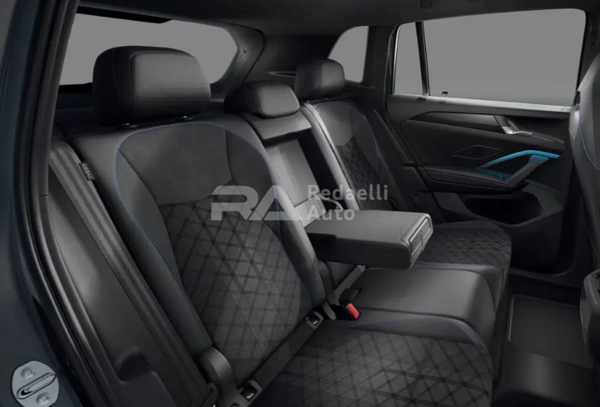 Volkswagen Tiguan nuova a Lecco (9)