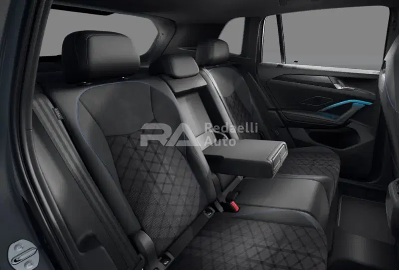 Volkswagen Tiguan nuova a Lecco (9)