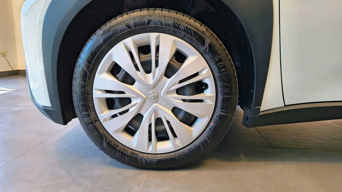 Toyota Aygo X nuova a Catanzaro (6)