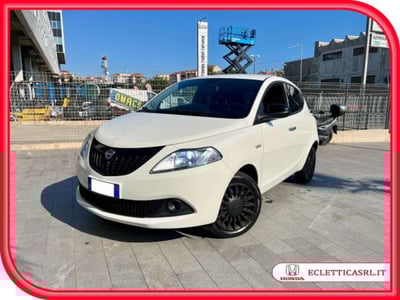 Lancia Ypsilon 1.0 FireFly 5 porte S&amp;S Hybrid Silver Plus del 2023 usata a Savona