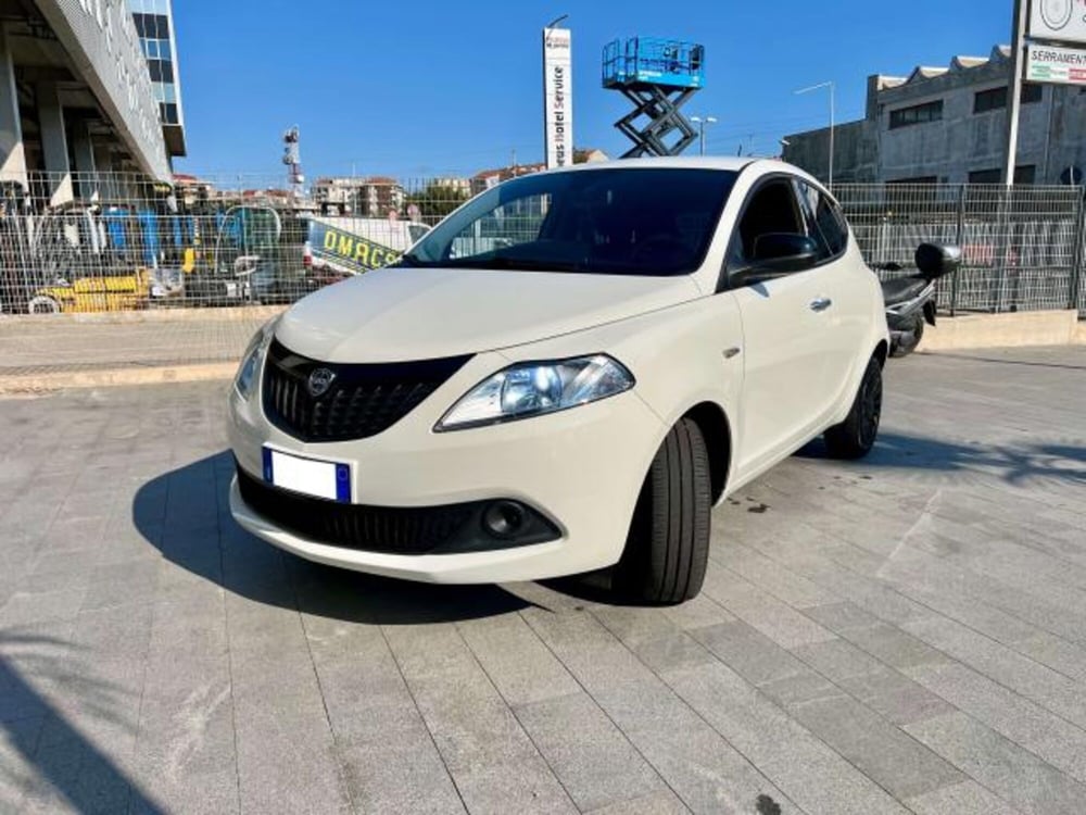 Lancia Ypsilon usata a Savona (12)