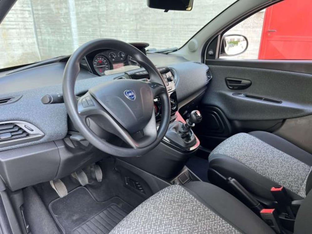 Lancia Ypsilon usata a Savona (13)