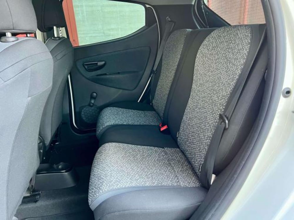 Lancia Ypsilon usata a Savona (15)