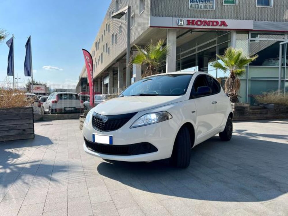 Lancia Ypsilon usata a Savona (3)