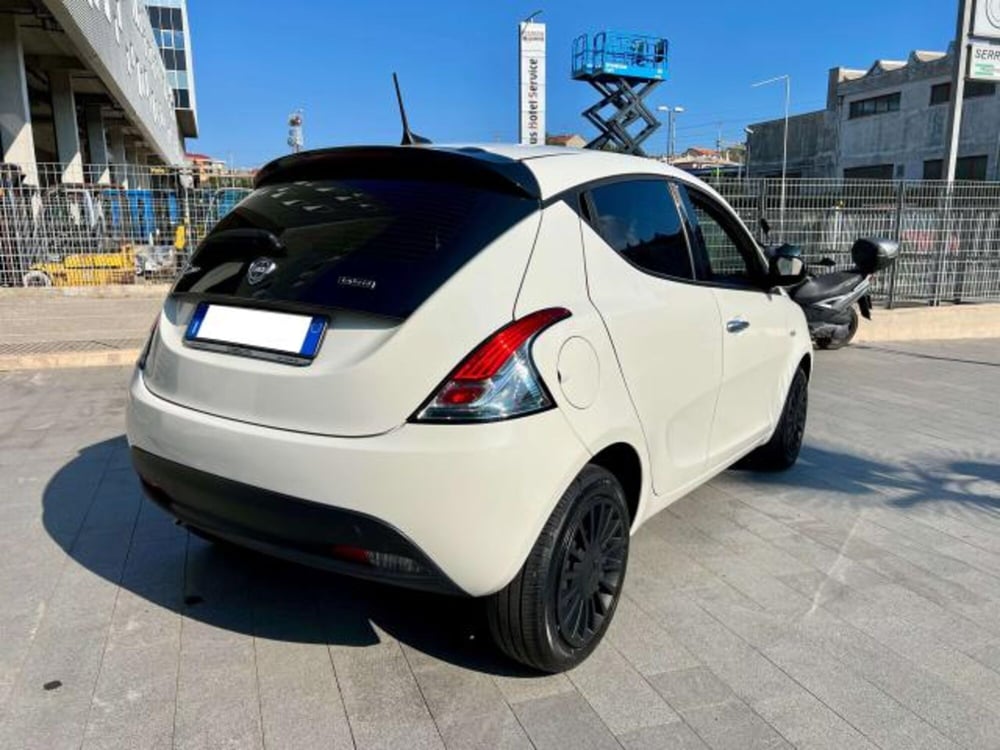Lancia Ypsilon usata a Savona (7)