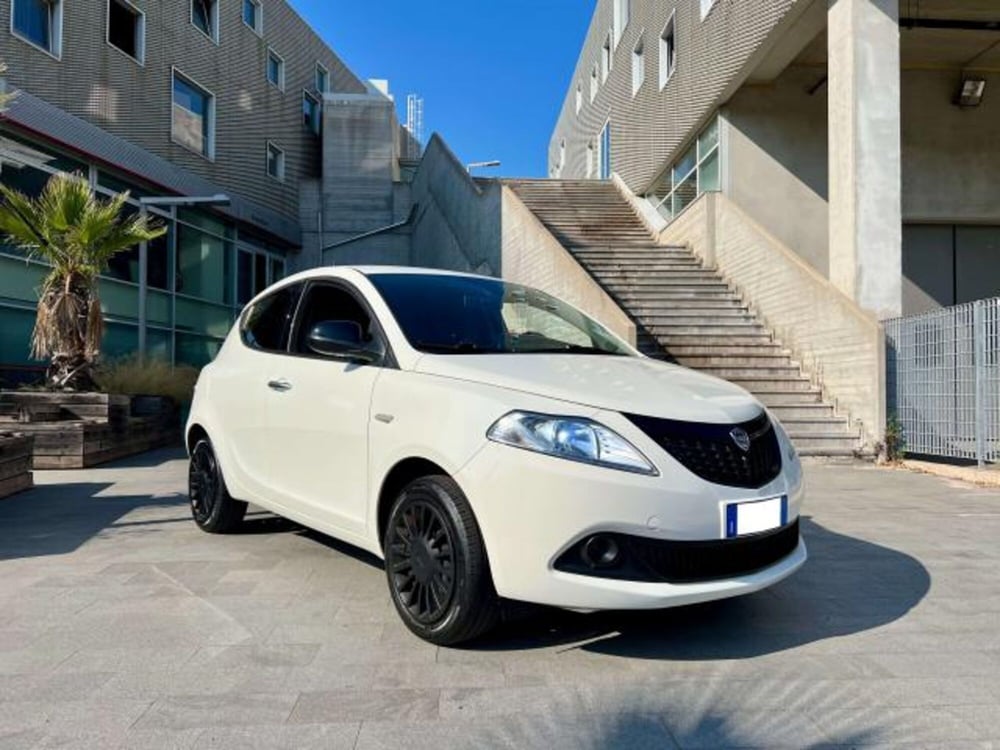 Lancia Ypsilon usata a Savona (9)