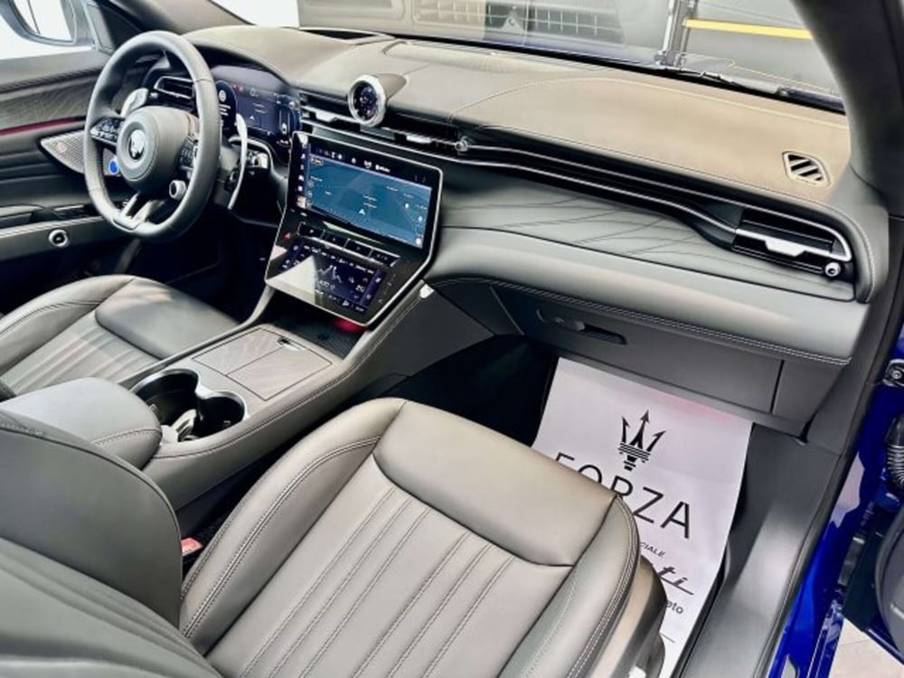 Maserati Grecale nuova a Torino (12)