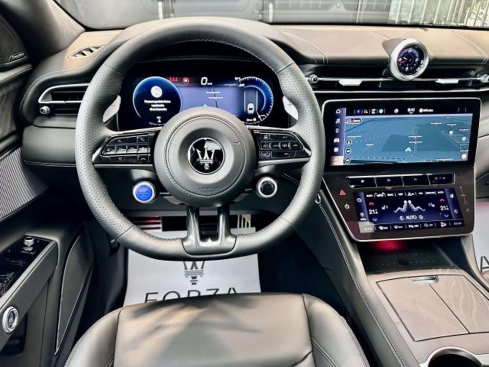 Maserati Grecale nuova a Torino (14)