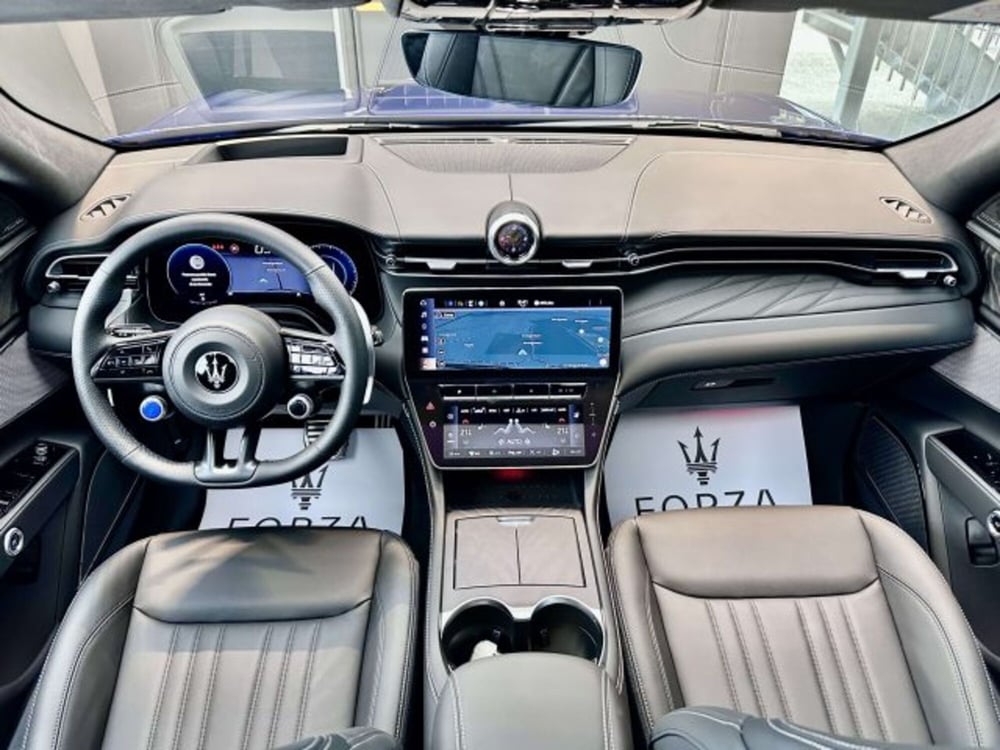 Maserati Grecale nuova a Torino (15)