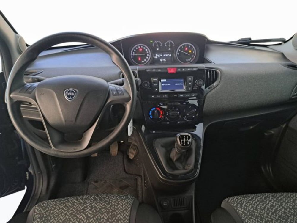 Lancia Ypsilon usata a Teramo (11)