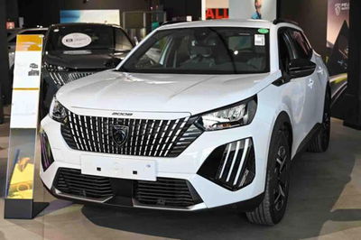 Peugeot 2008 motore elettrico 136 CV Allure Pack nuova a Pianezza
