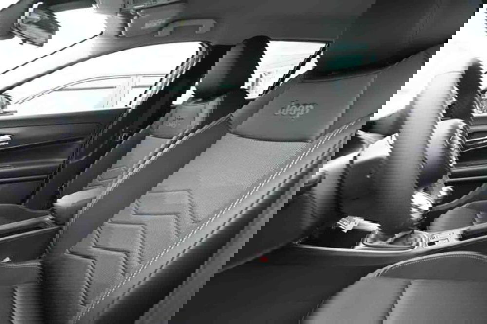 Jeep Avenger nuova a Torino (12)