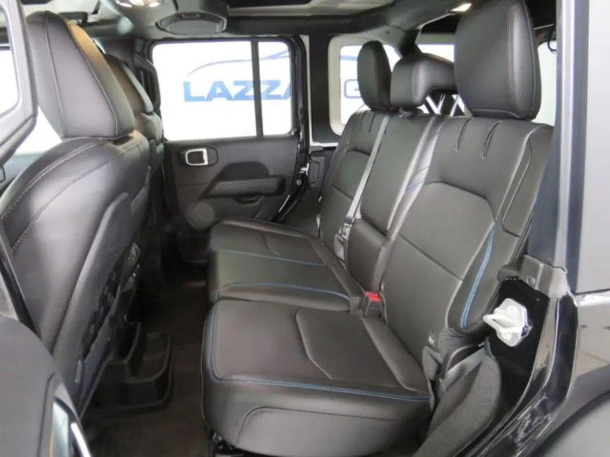 Jeep Wrangler Unlimited nuova a Lodi (11)