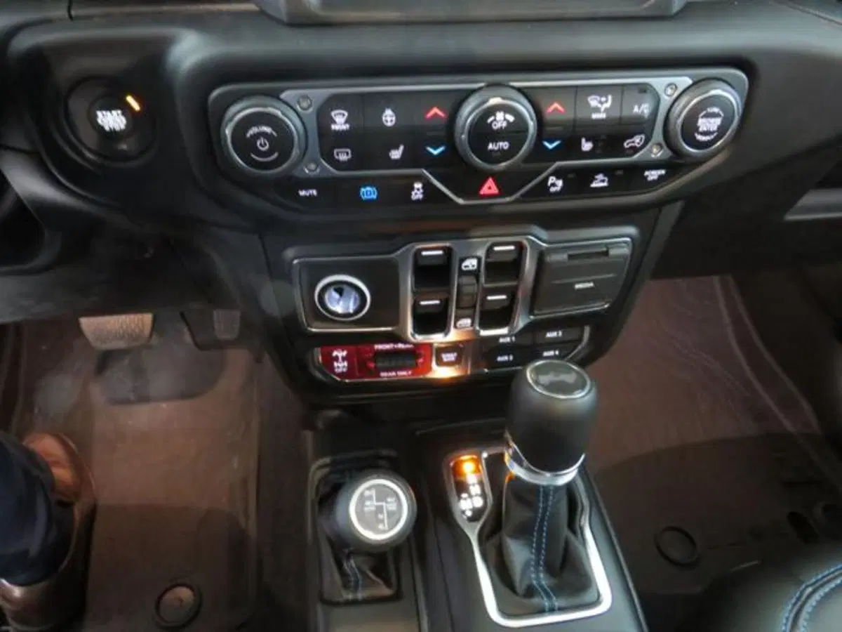 Jeep Wrangler Unlimited nuova a Lodi (14)