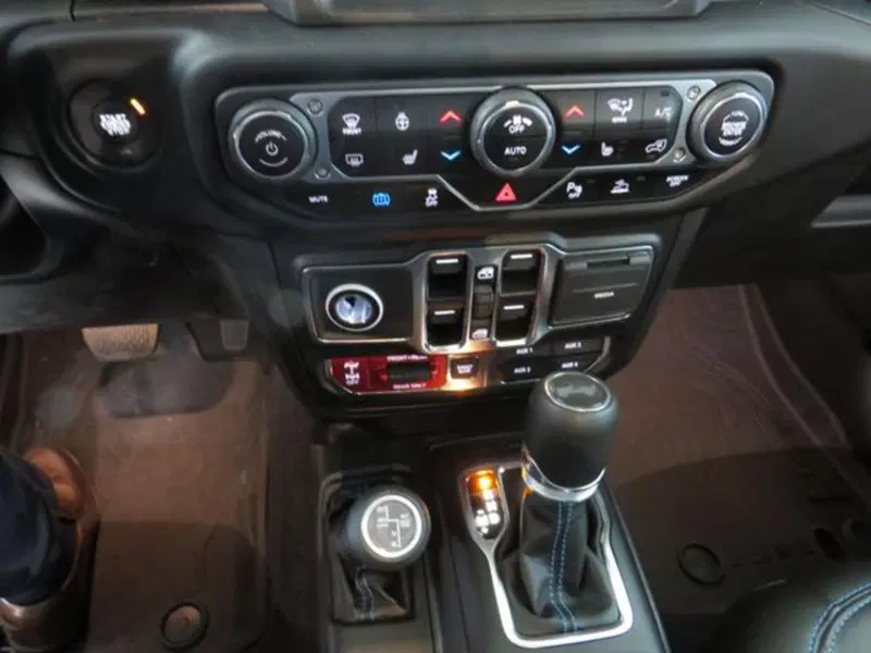 Jeep Wrangler Unlimited nuova a Lodi (14)