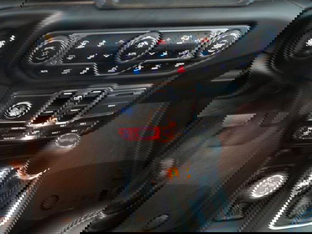 Jeep Wrangler Unlimited nuova a Lodi (14)