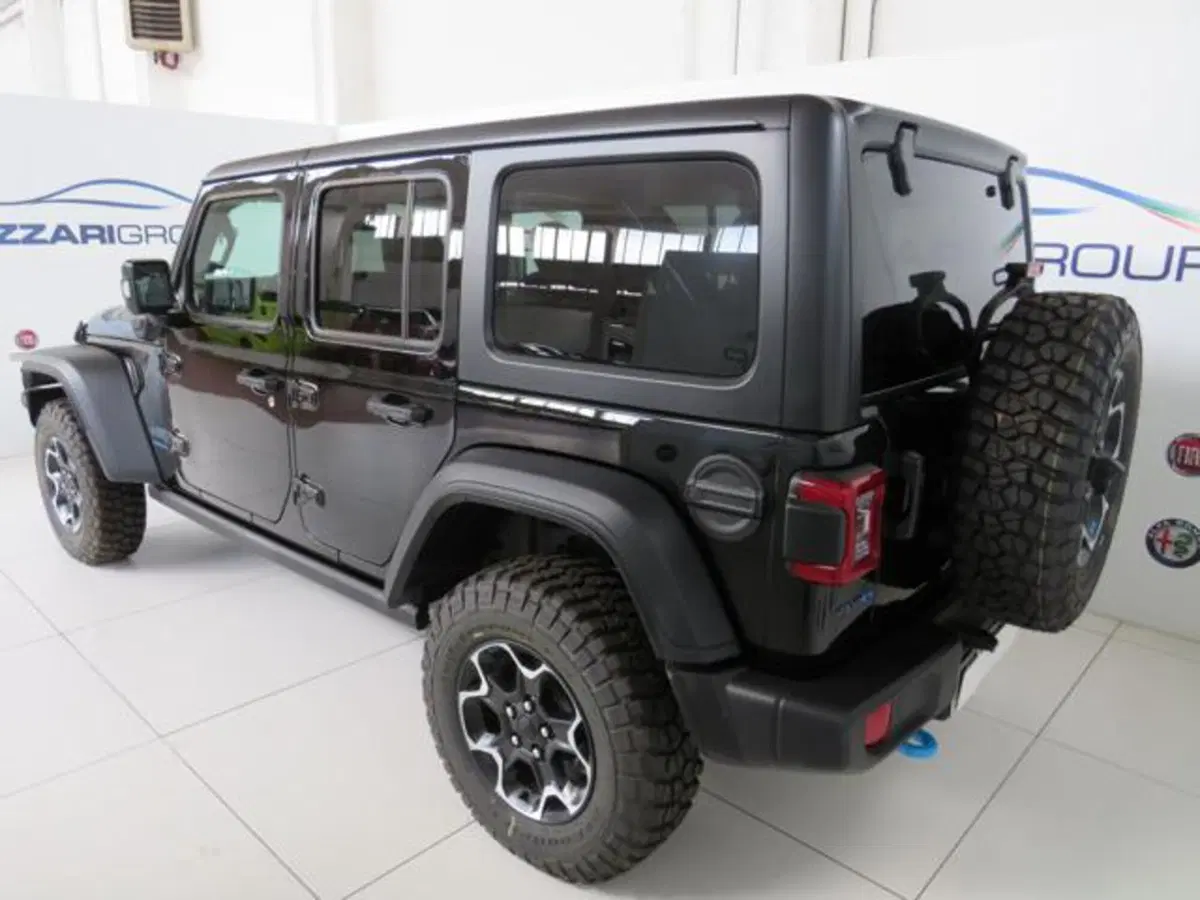 Jeep Wrangler Unlimited nuova a Lodi (4)