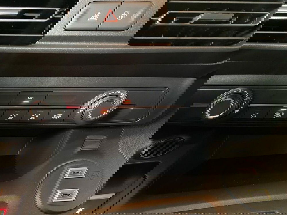 Peugeot Partner Furgone nuova a Torino (11)