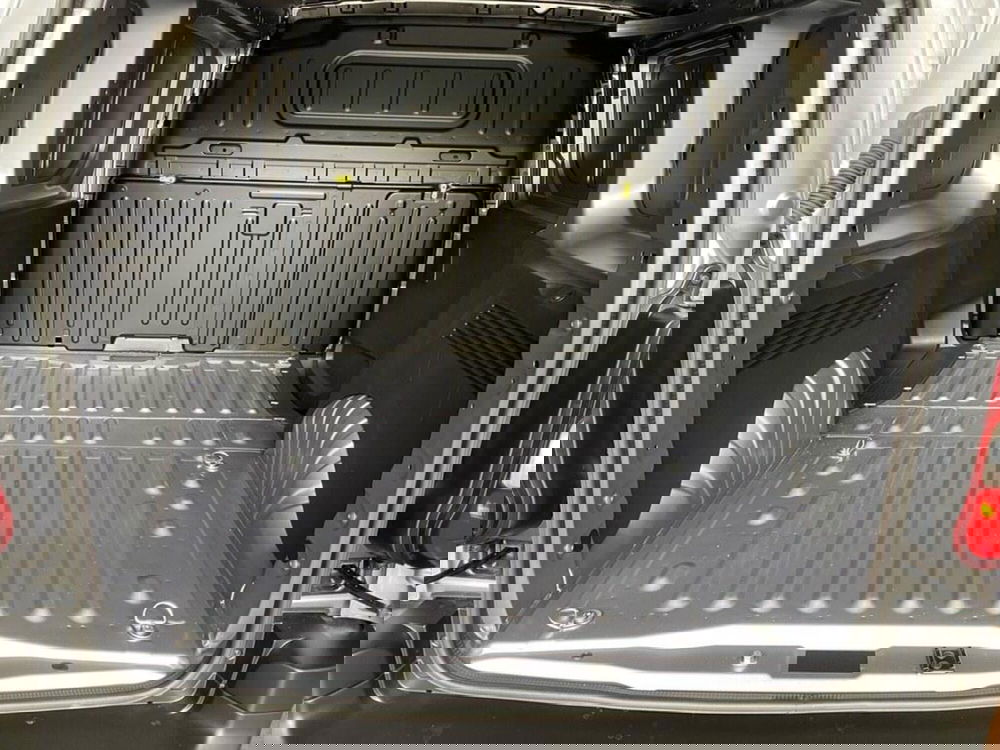 Peugeot Partner Furgone nuova a Torino (9)