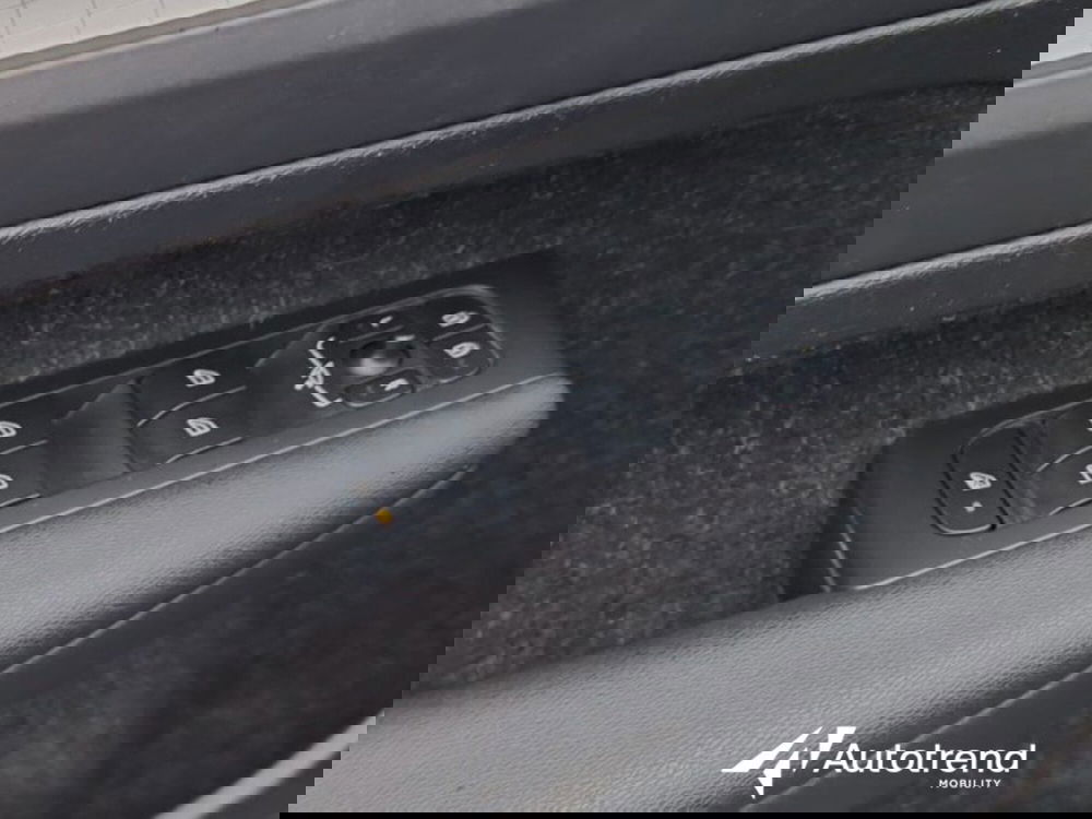 Volvo XC40 usata a Bari (13)