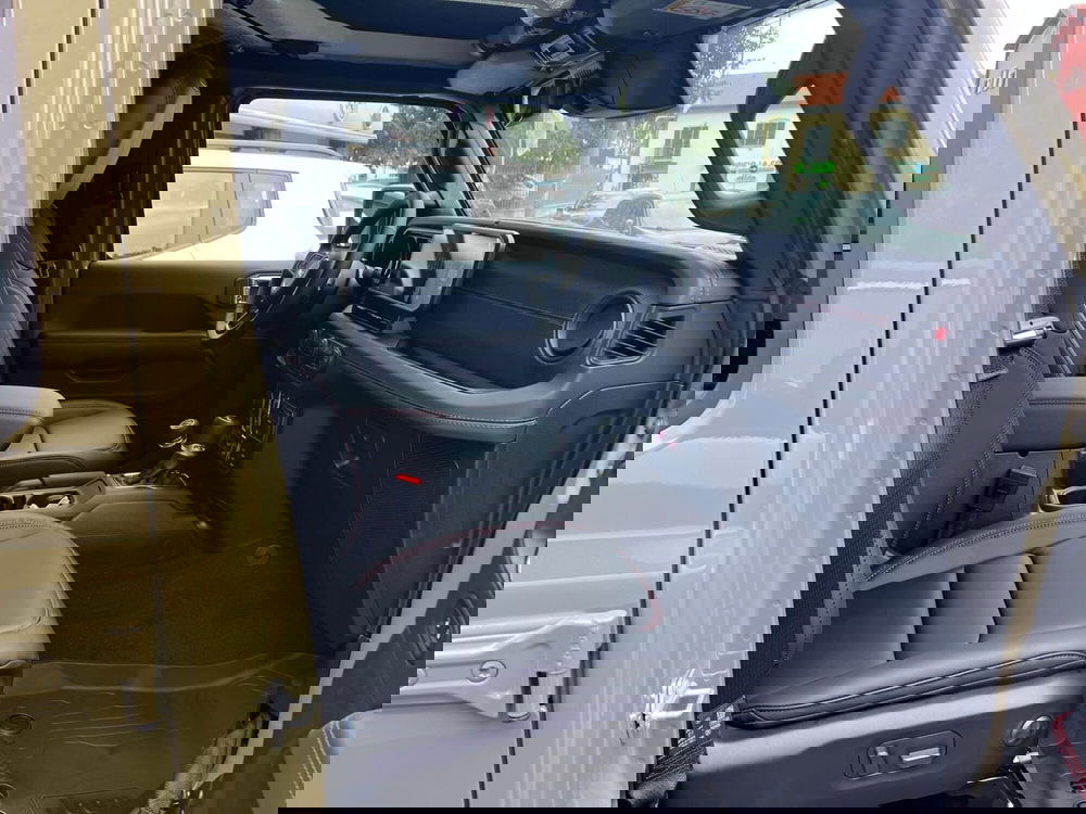 Jeep Wrangler Unlimited nuova a Milano (14)