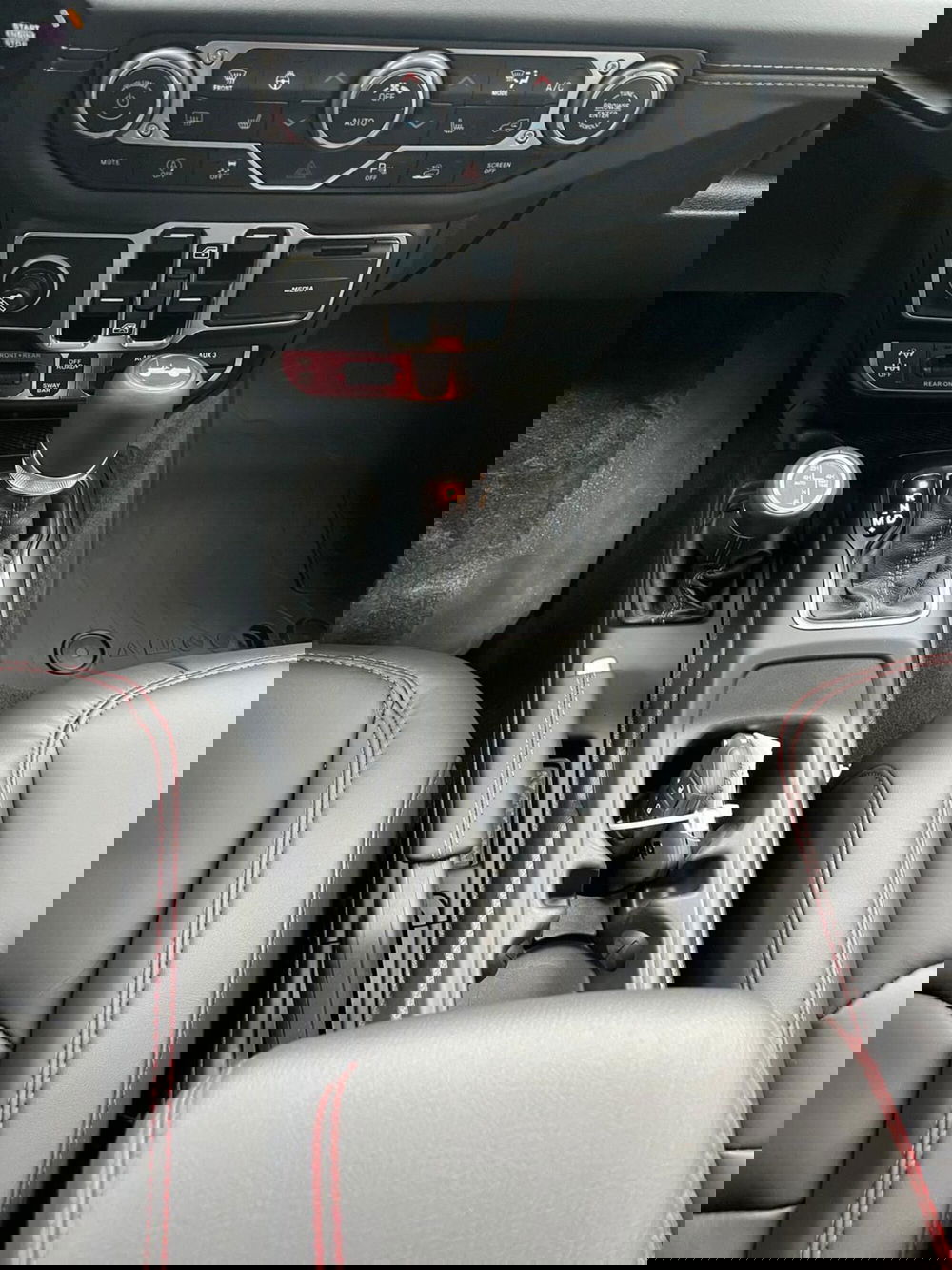 Jeep Wrangler Unlimited nuova a Milano (20)