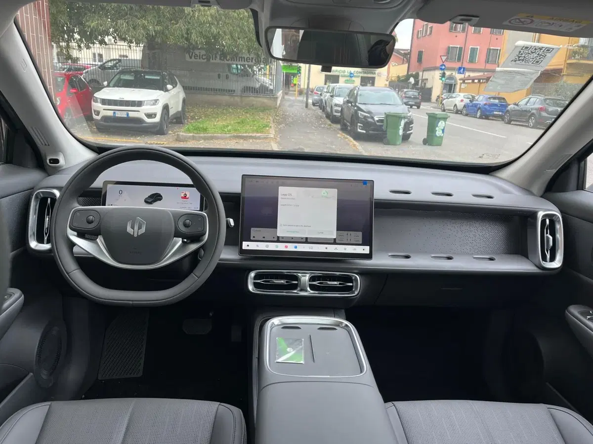 Leapmotor B10 nuova a Milano (16)