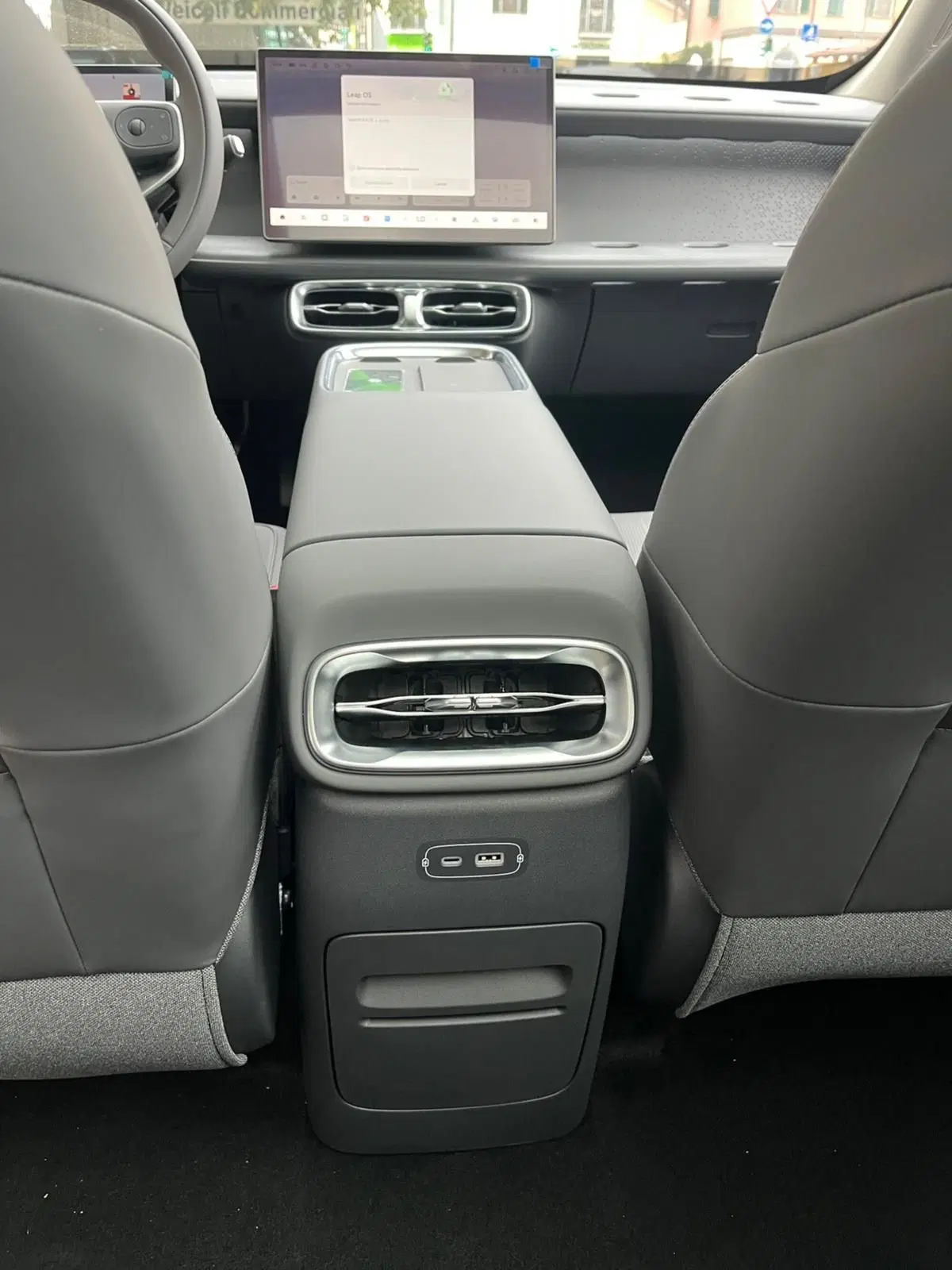 Leapmotor B10 nuova a Milano (20)