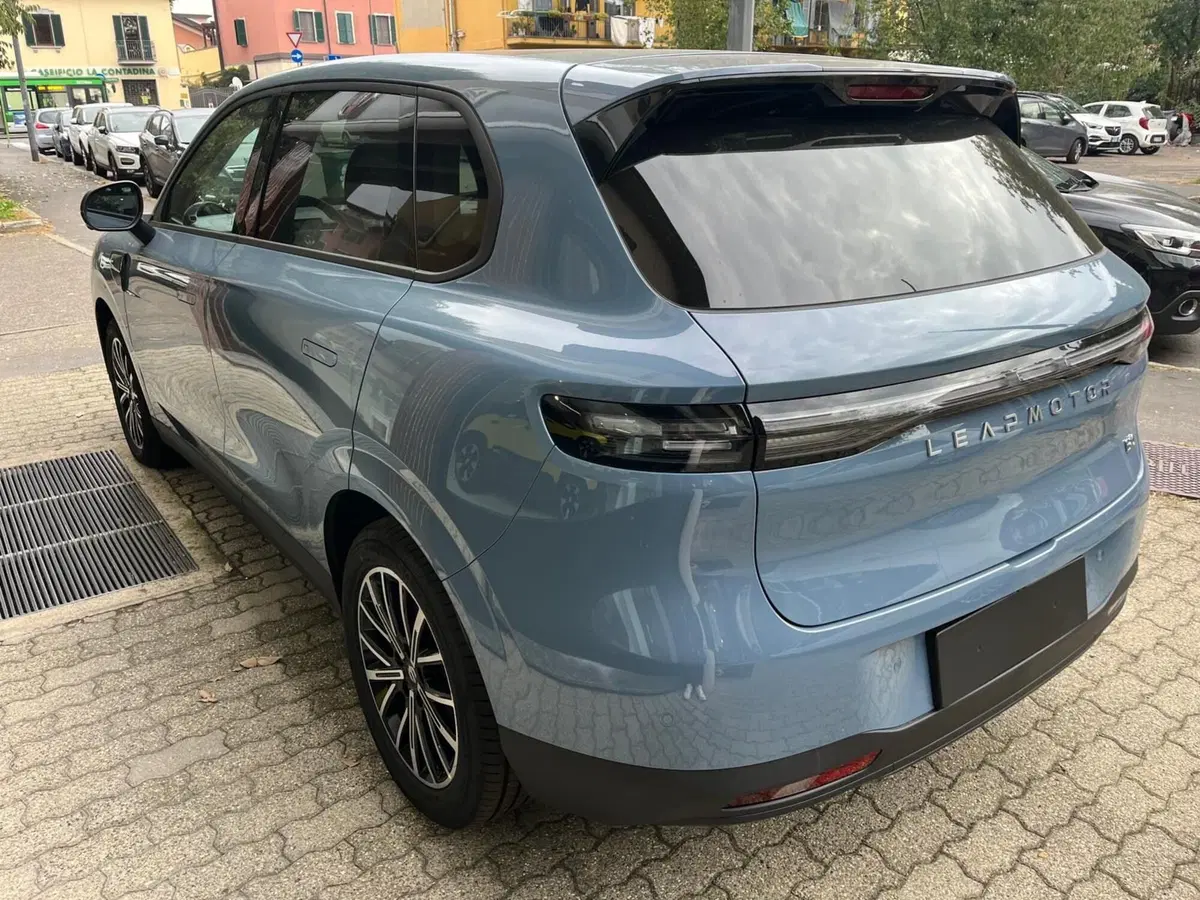 Leapmotor B10 nuova a Milano (6)