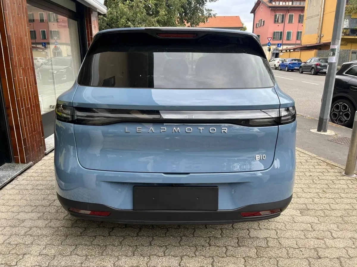 Leapmotor B10 nuova a Milano (7)
