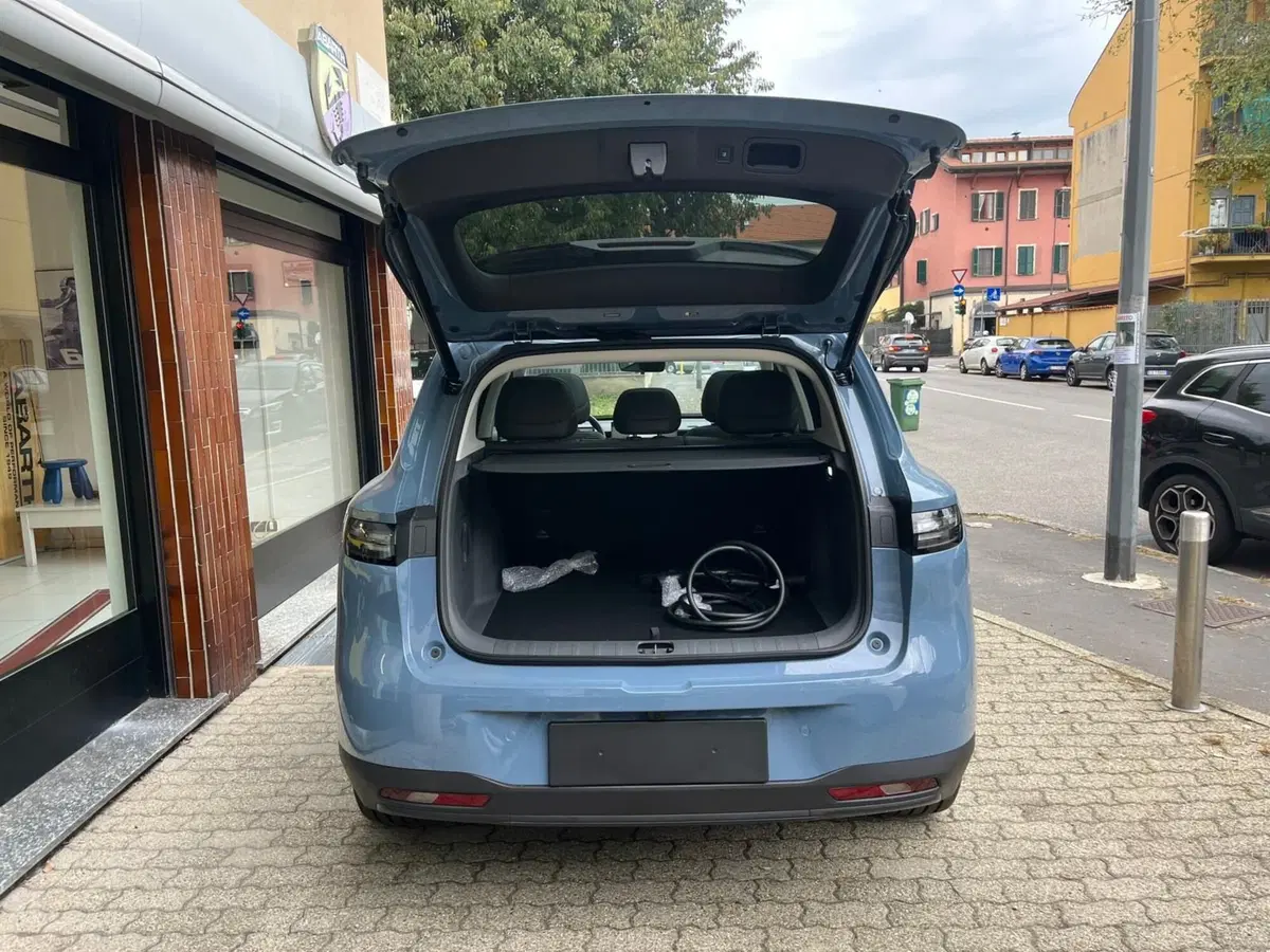 Leapmotor B10 nuova a Milano (8)