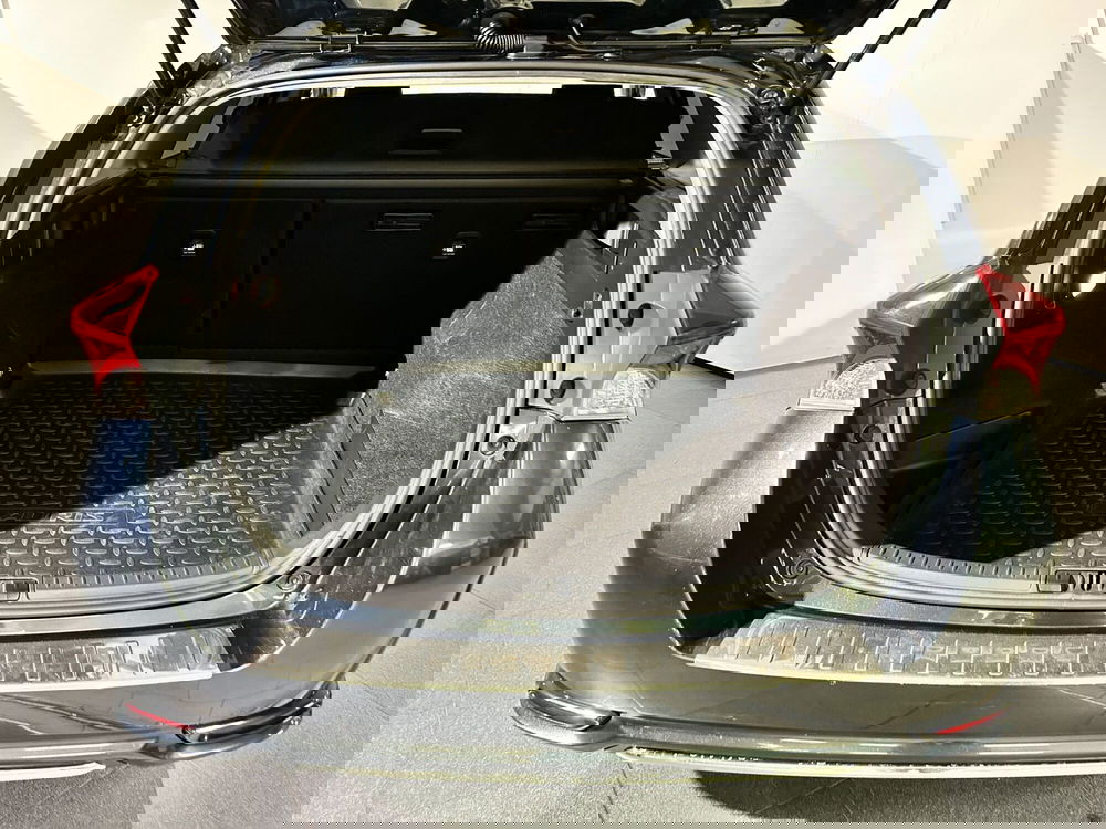 Toyota Auris Station Wagon usata a Milano (11)