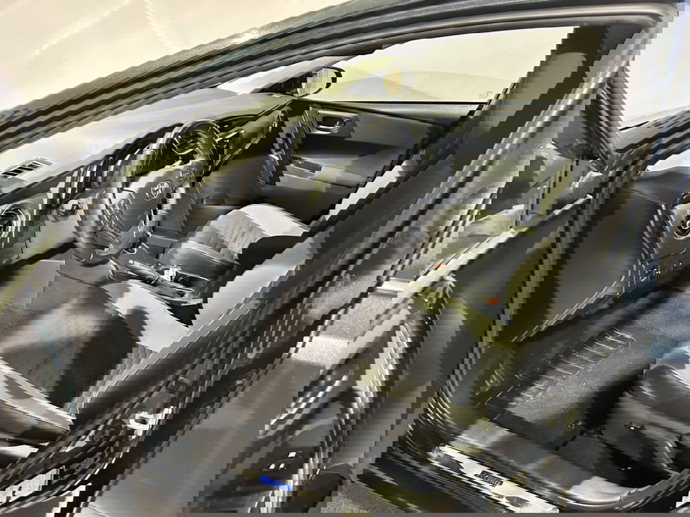 Toyota Auris Station Wagon usata a Milano (12)