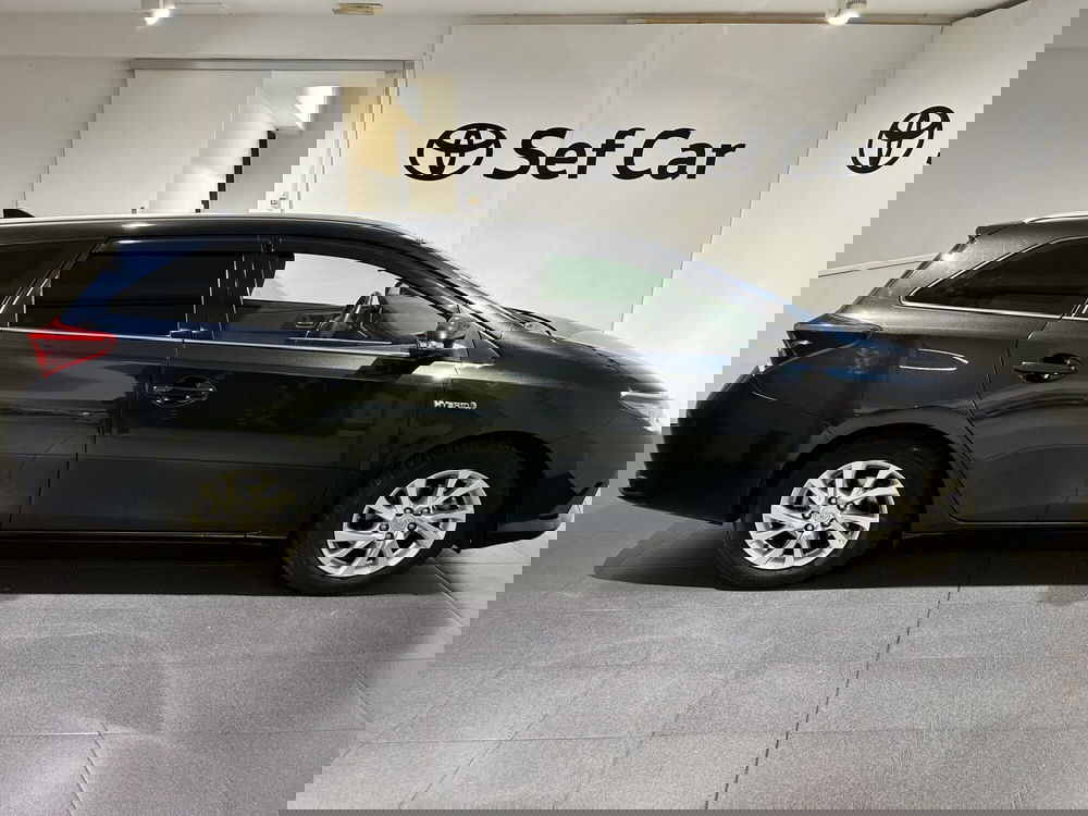 Toyota Auris Station Wagon usata a Milano (14)