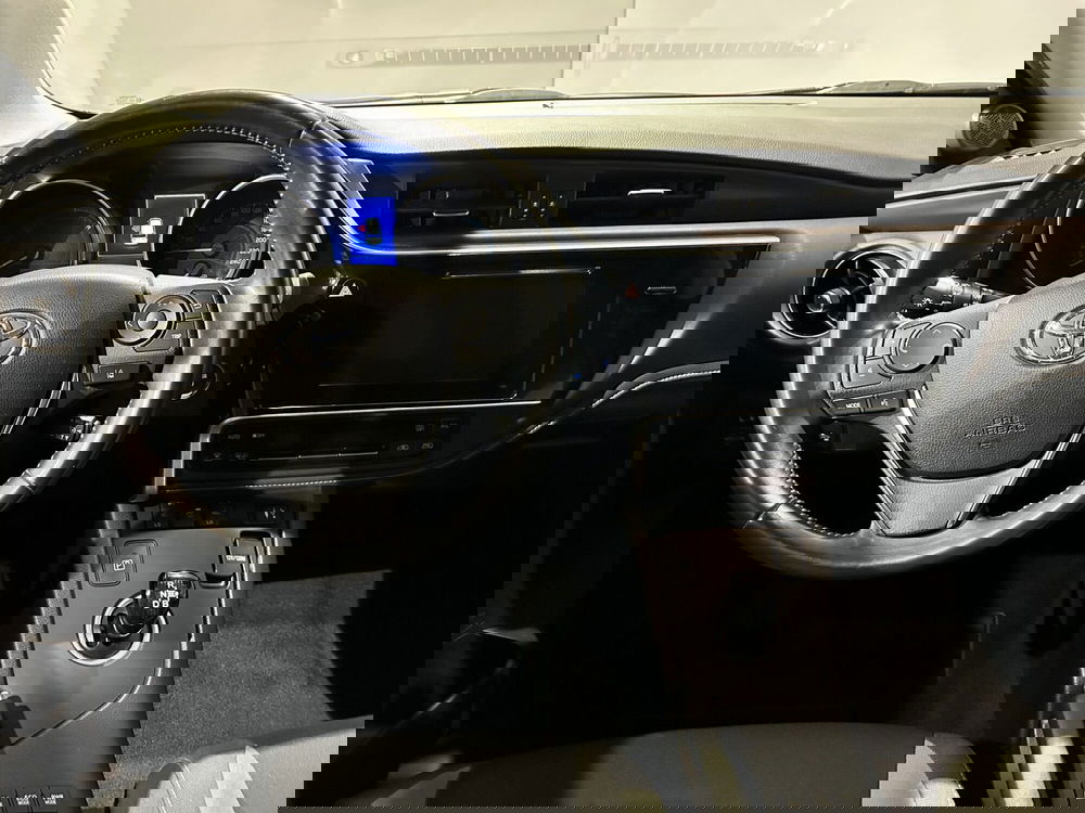 Toyota Auris Station Wagon usata a Milano (9)