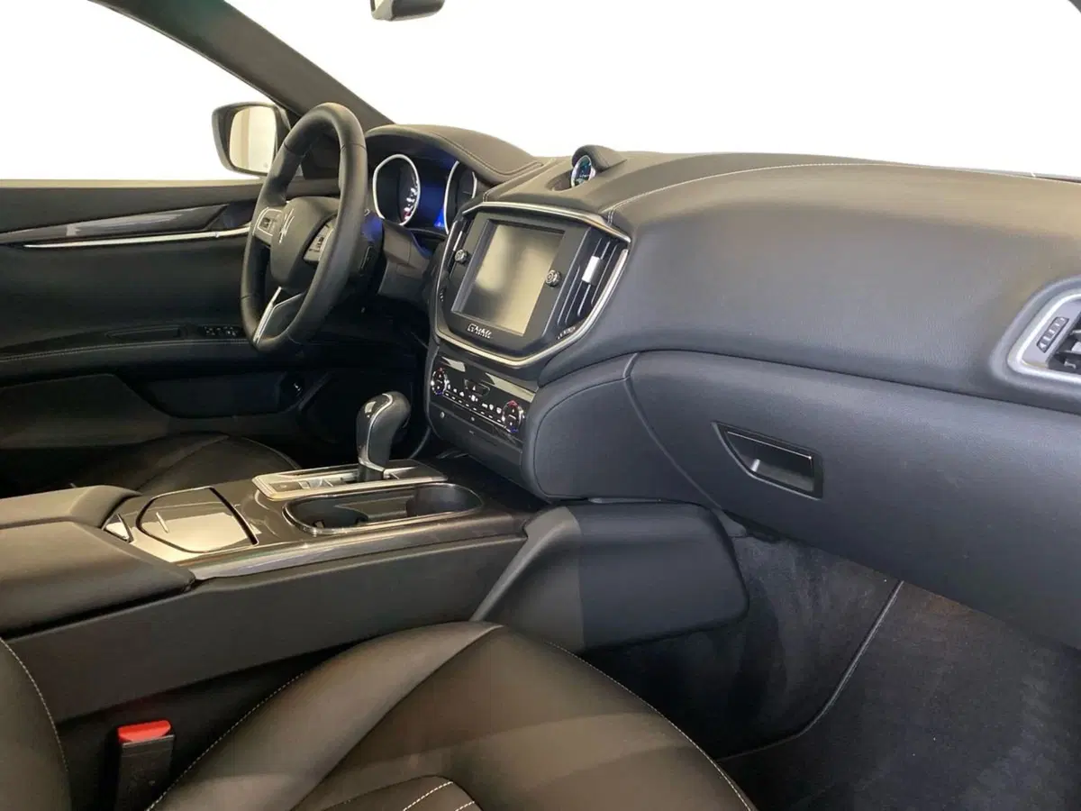 Maserati Ghibli usata a Bergamo (14)