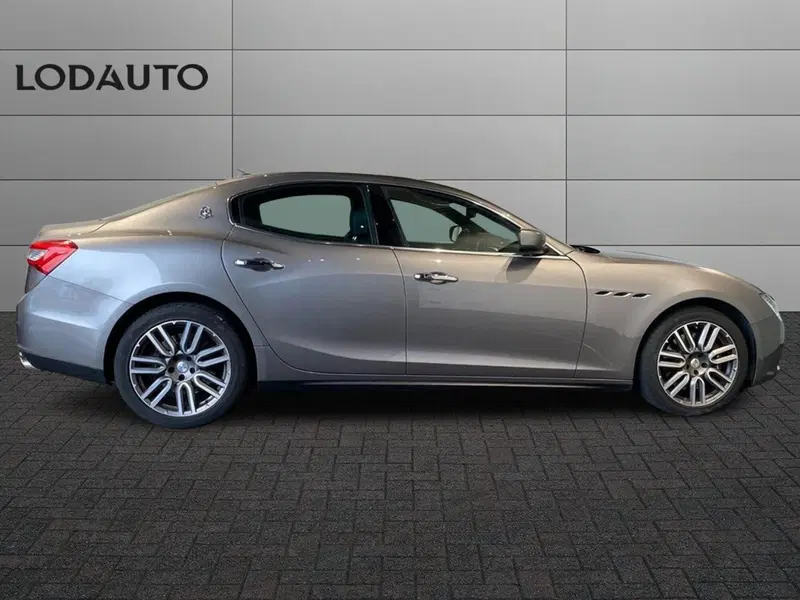 Maserati Ghibli usata a Bergamo (5)