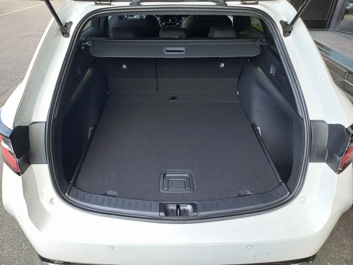 Suzuki Swace nuova a Milano (10)