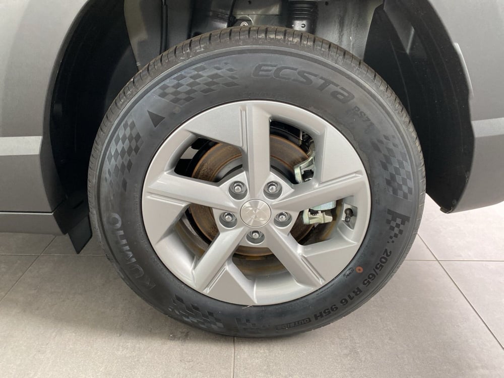 Hyundai Kona nuova a Lodi (10)